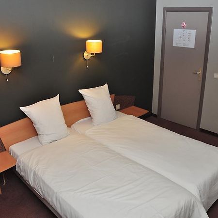 Afrit 28 Hotel Heusden-Zolder Room photo