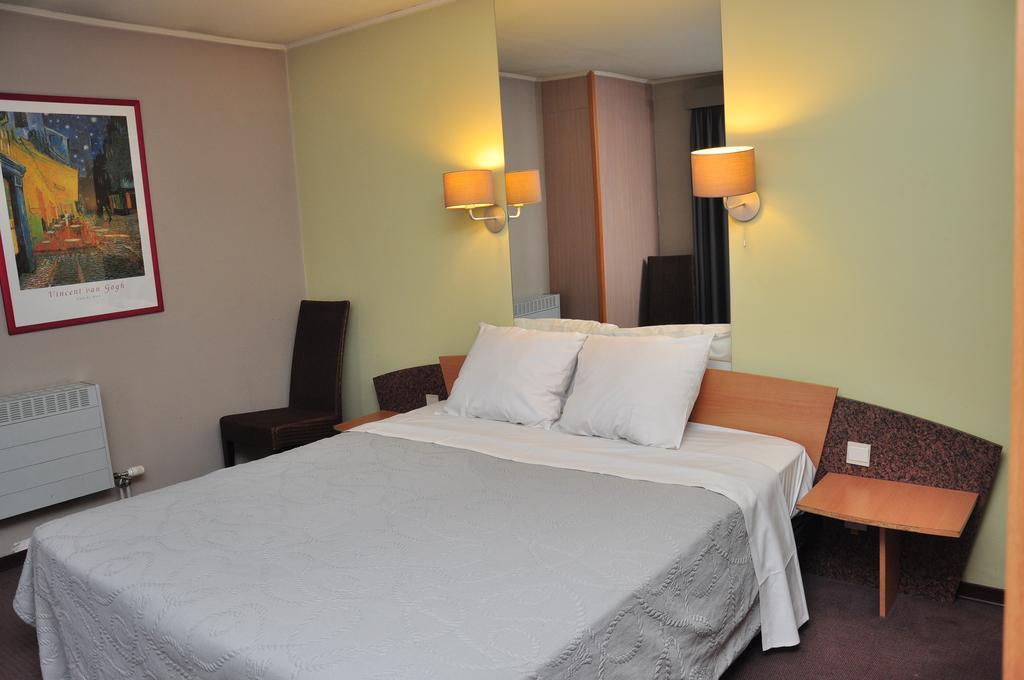 Afrit 28 Hotel Heusden-Zolder Room photo
